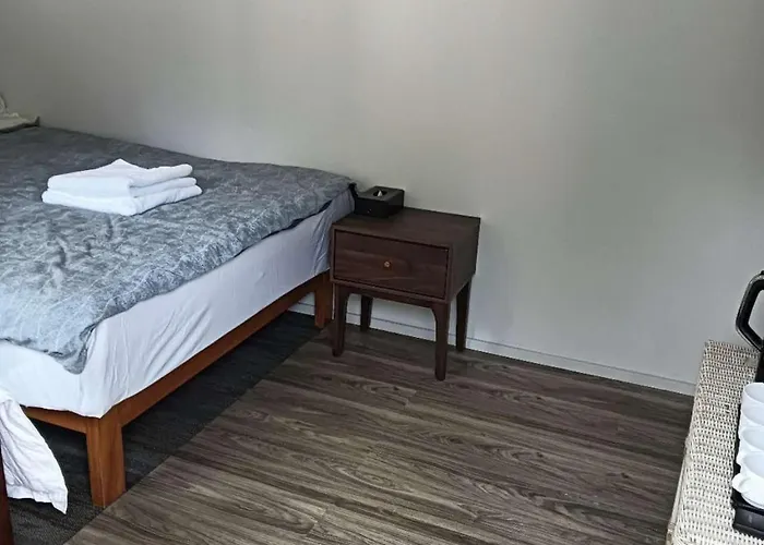 1 Bedroom Serviced Garden Chalet, 7b Chalet